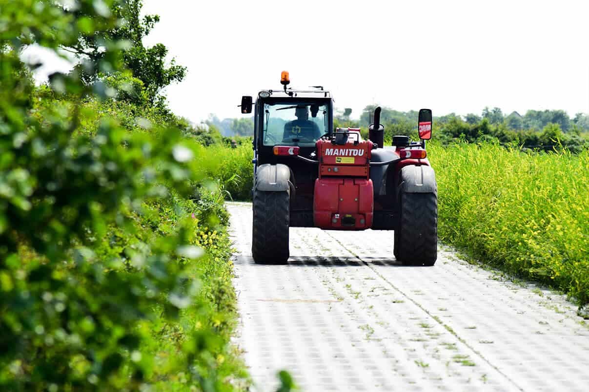 Sleufsilo met keerwanden voor ruwvoeropslag