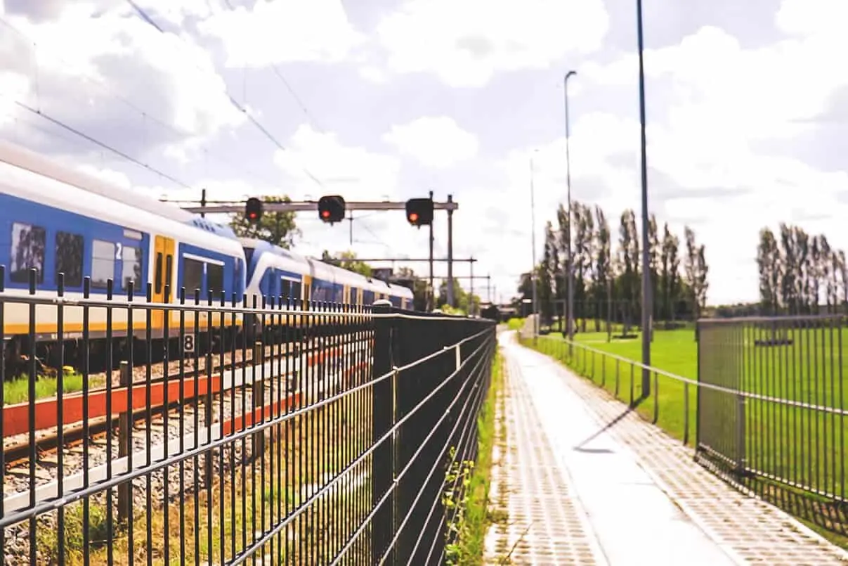 Verharding fietsenstalling en perron